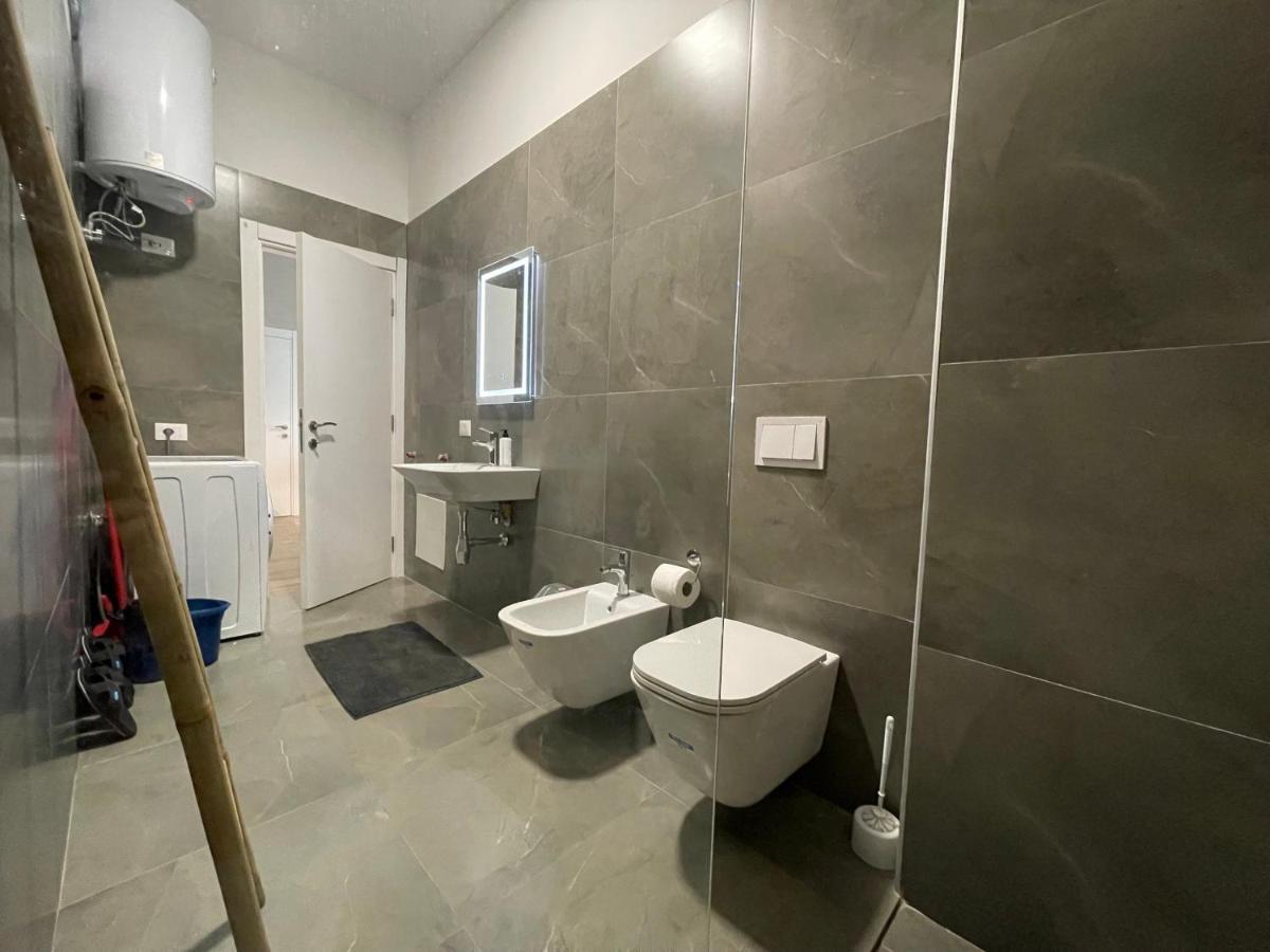 Square 21 Apartments Тирана Екстер'єр фото